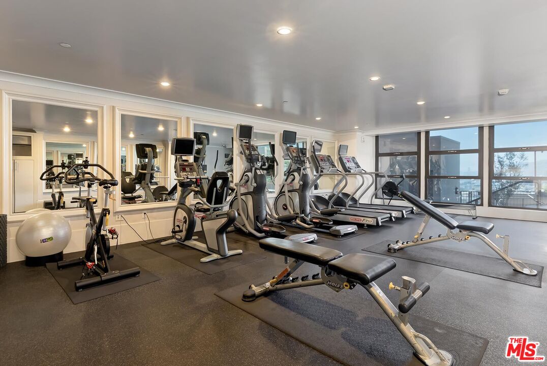 1645 Vine St Unit: 504