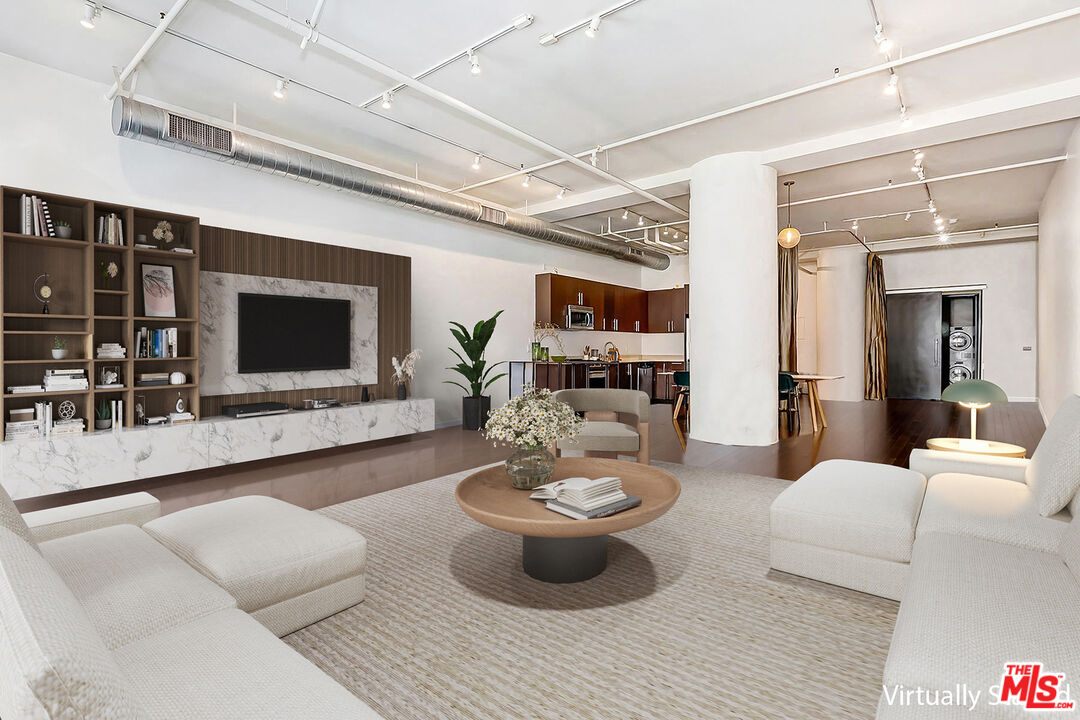 1645 Vine St Unit: 504