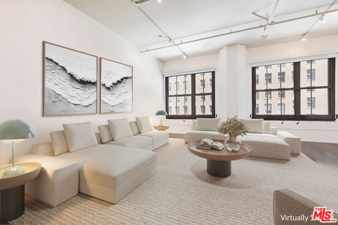 1645 Vine St Unit: 504