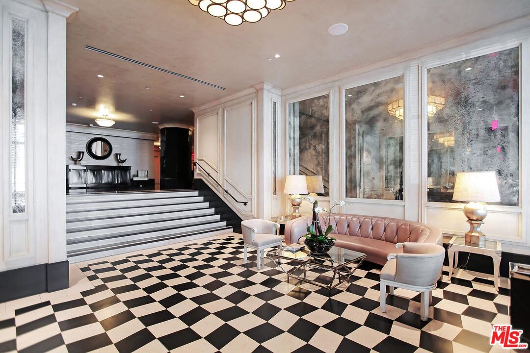 1645 Vine St Unit: 504