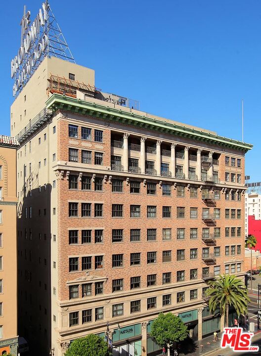 1645 Vine St Unit: 504