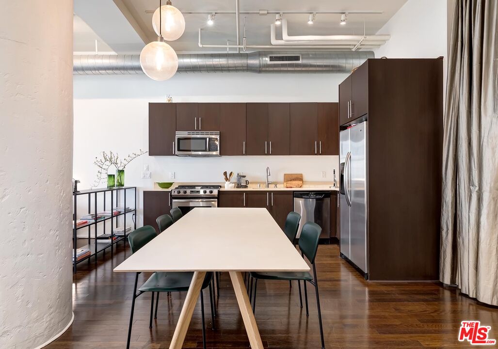 1645 Vine St Unit: 504