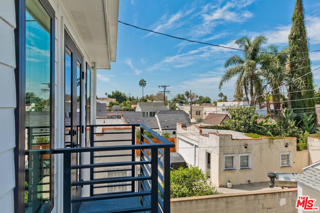1015 S Tremaine Ave