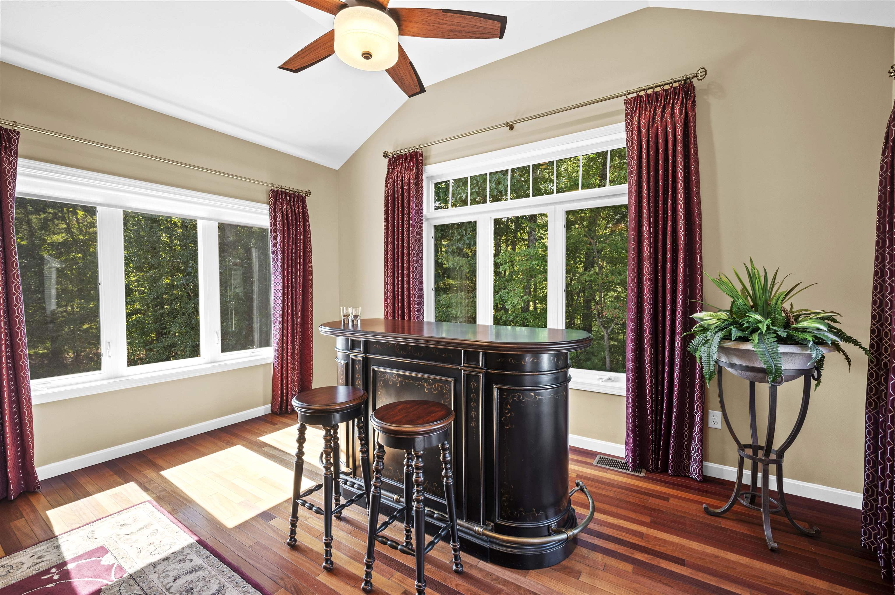 3 Glen Court