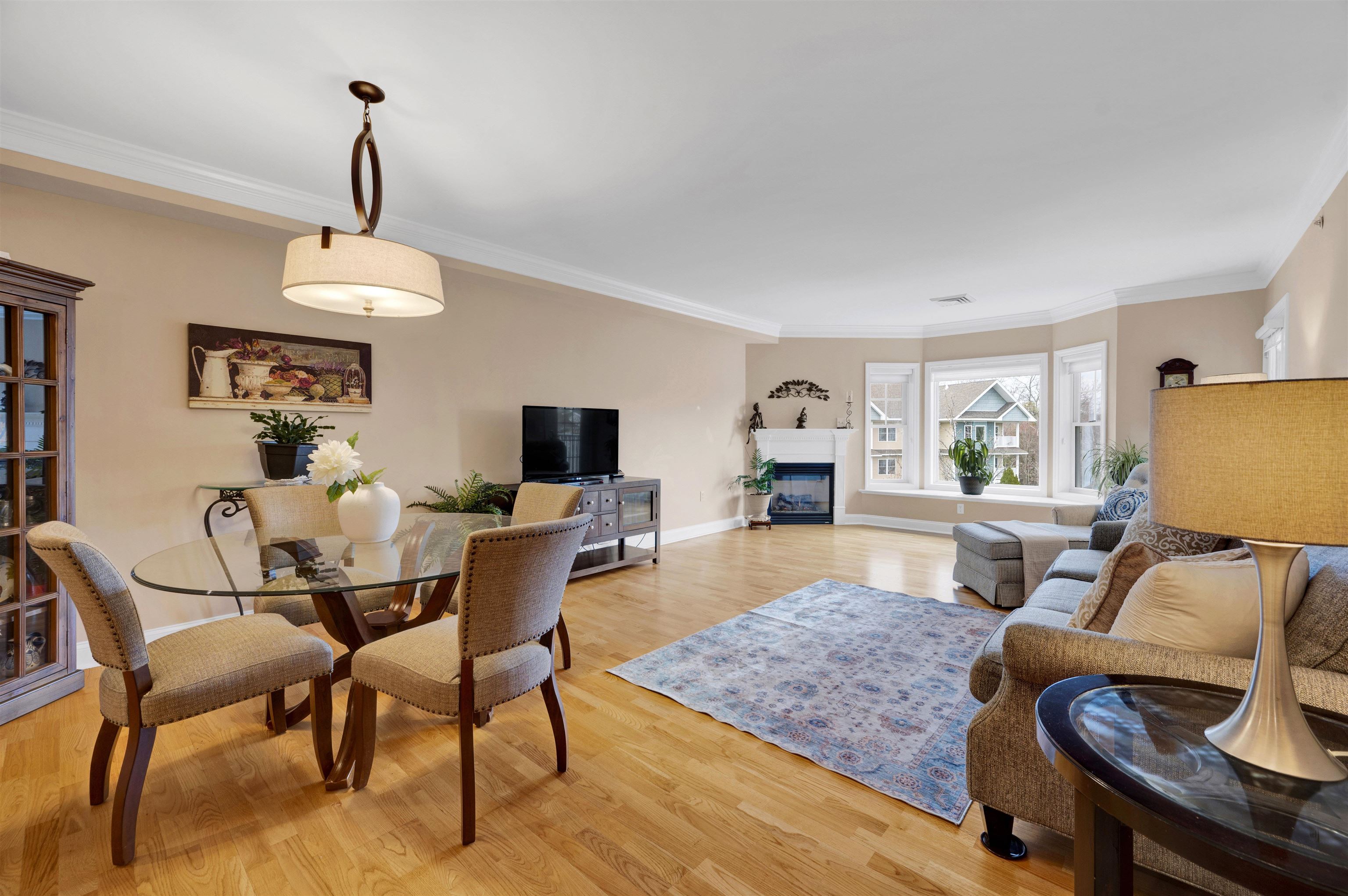 65 Hawthorne Drive Unit: 305