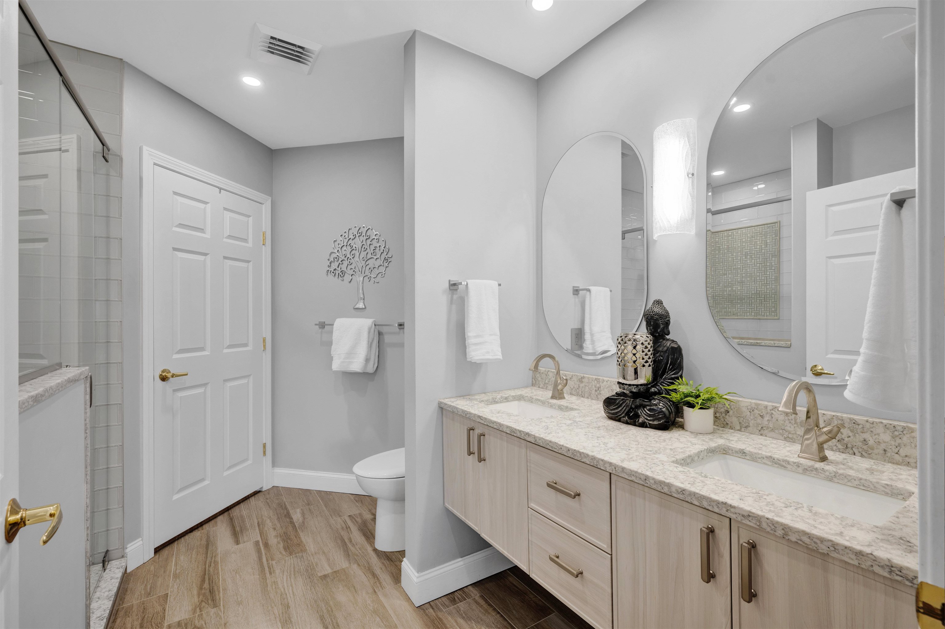 65 Hawthorne Drive Unit: 305
