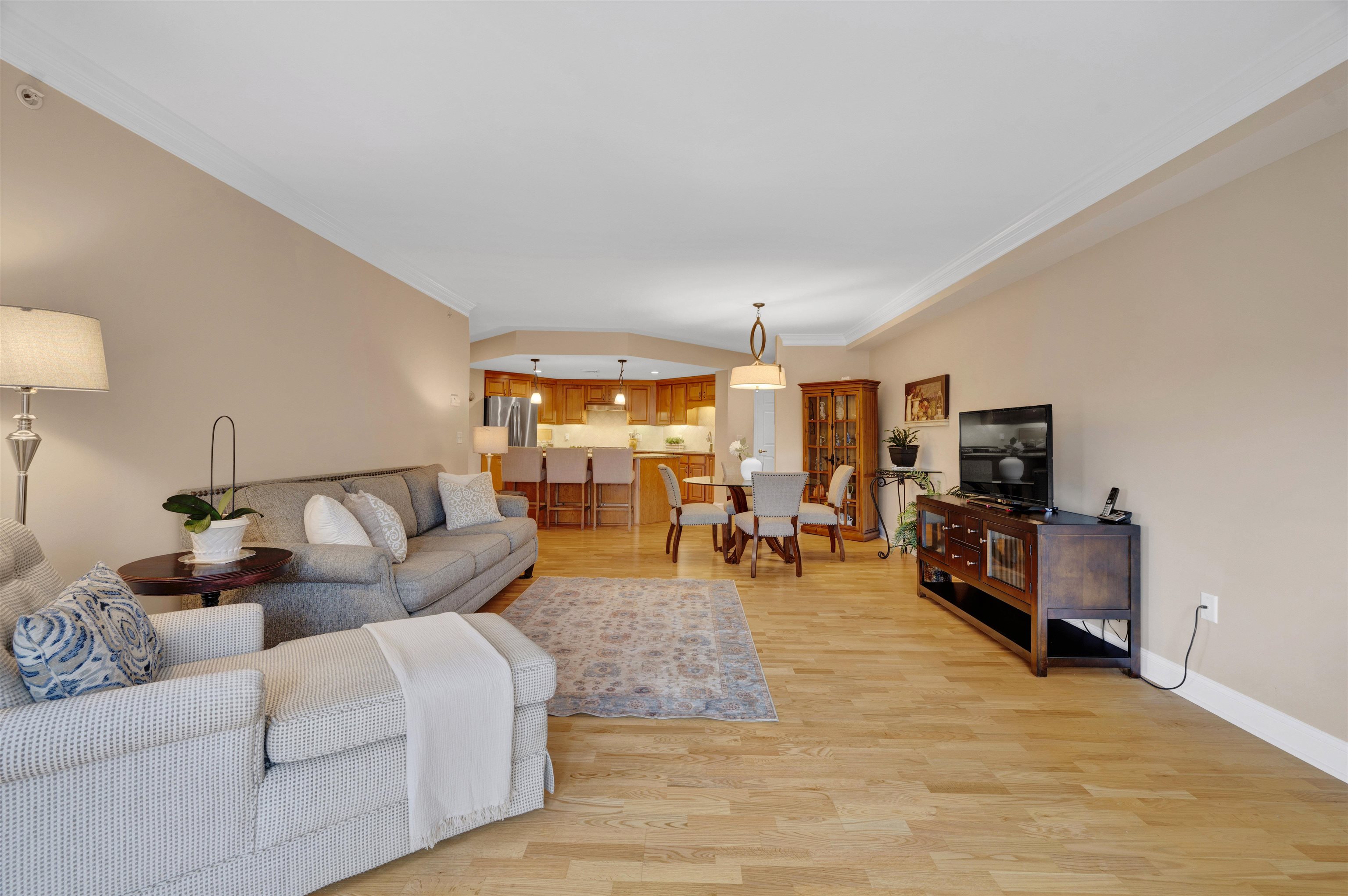 65 Hawthorne Drive Unit: 305