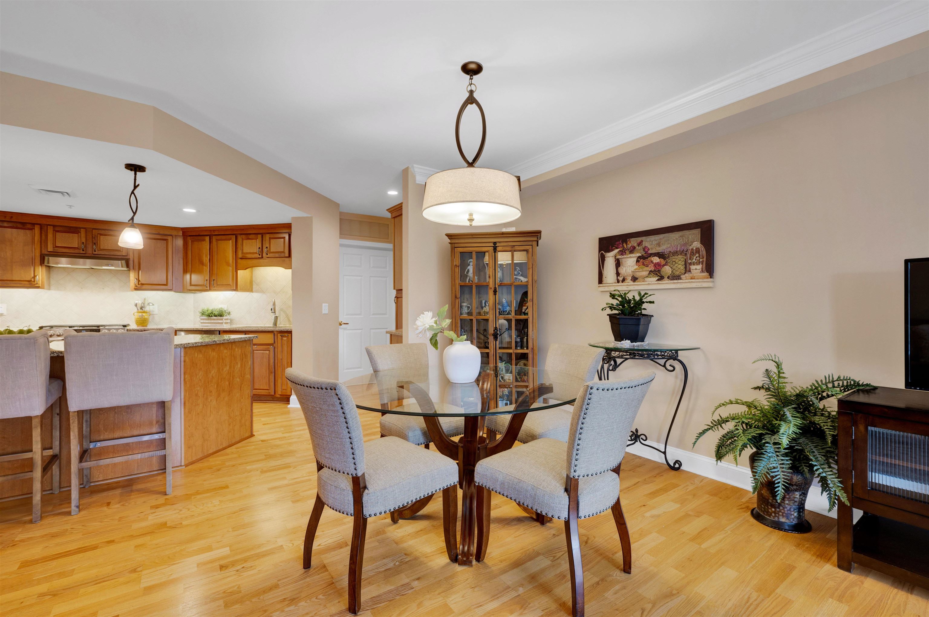 65 Hawthorne Drive Unit: 305