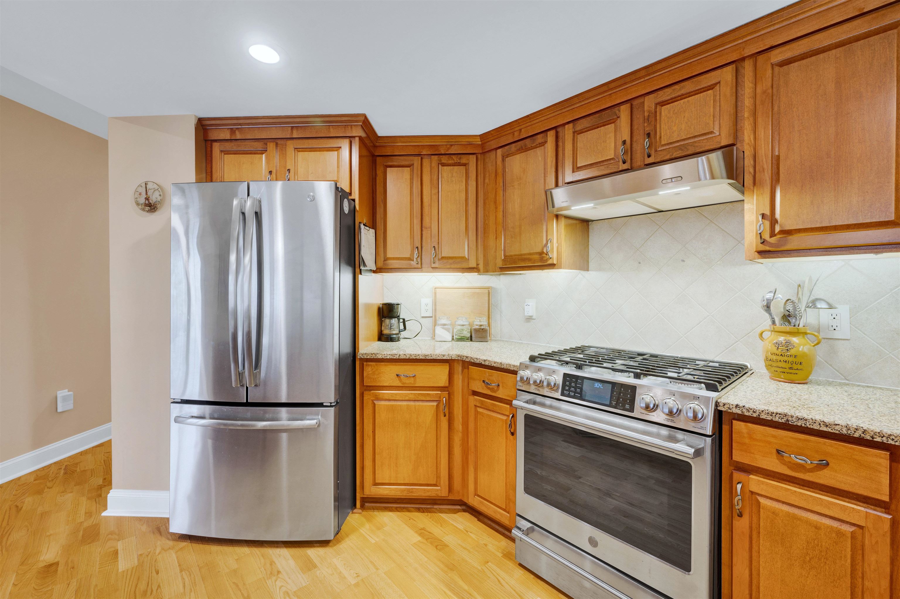 65 Hawthorne Drive Unit: 305