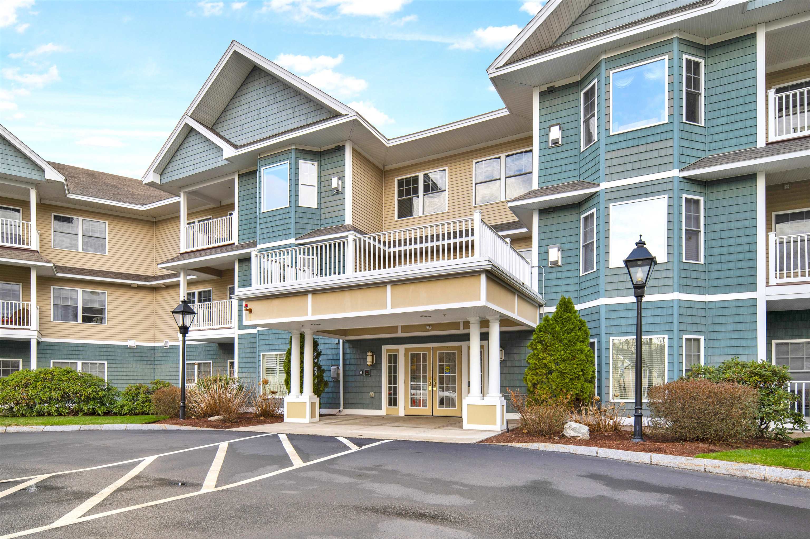 65 Hawthorne Drive Unit: 305