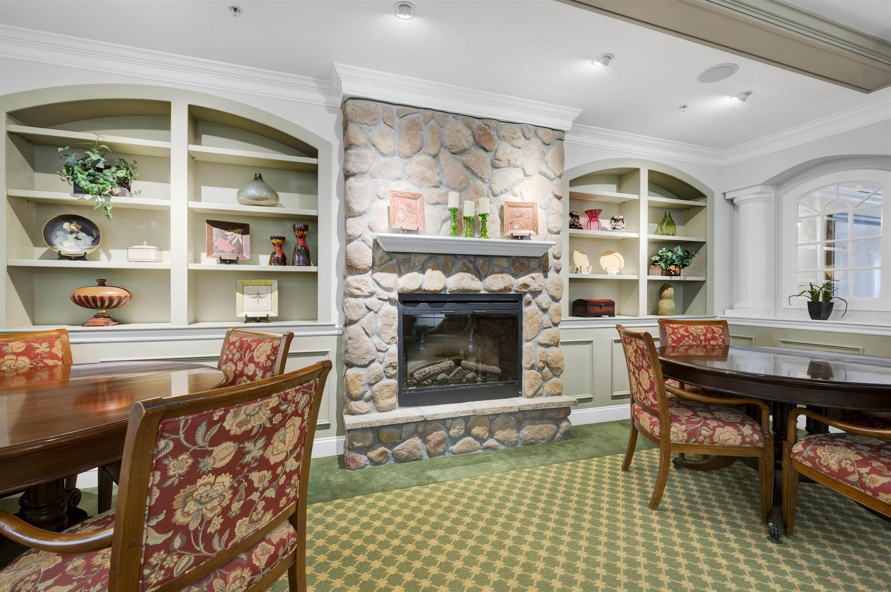 65 Hawthorne Drive Unit: 305