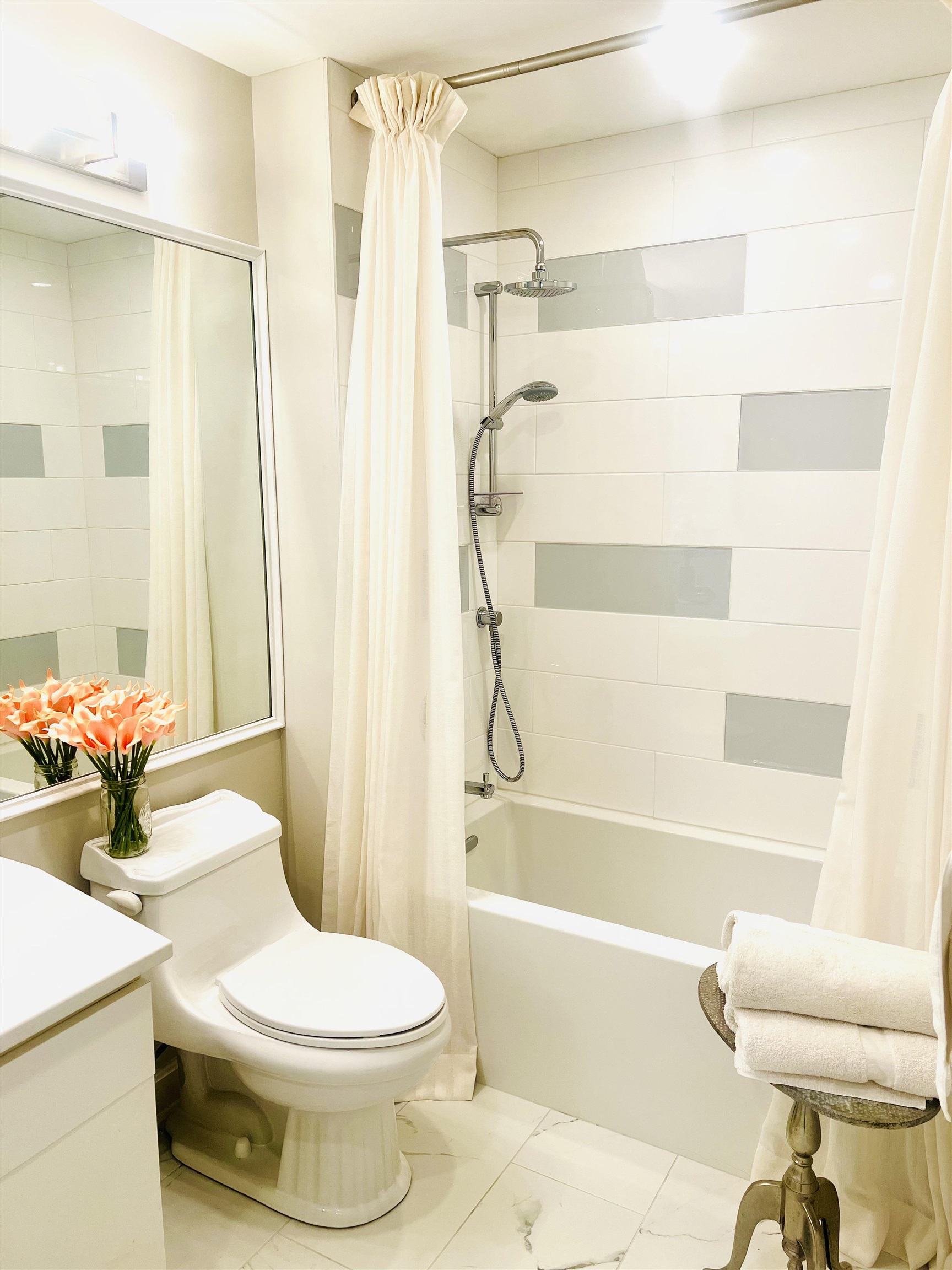 300 North River Road Unit: 112