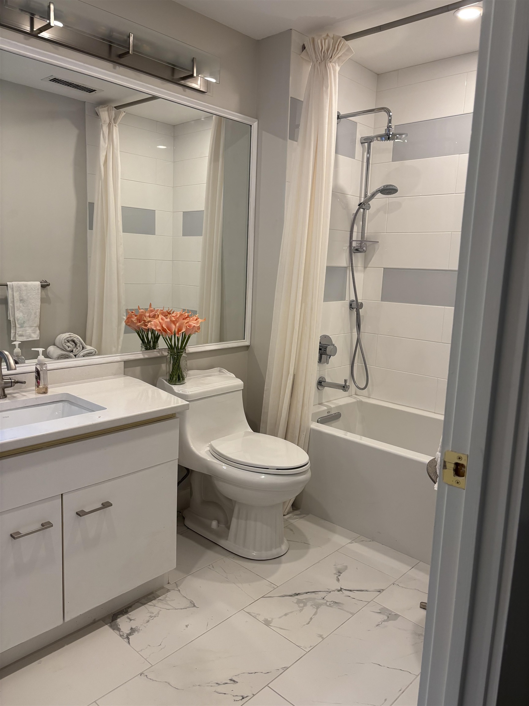 300 North River Road Unit: 112