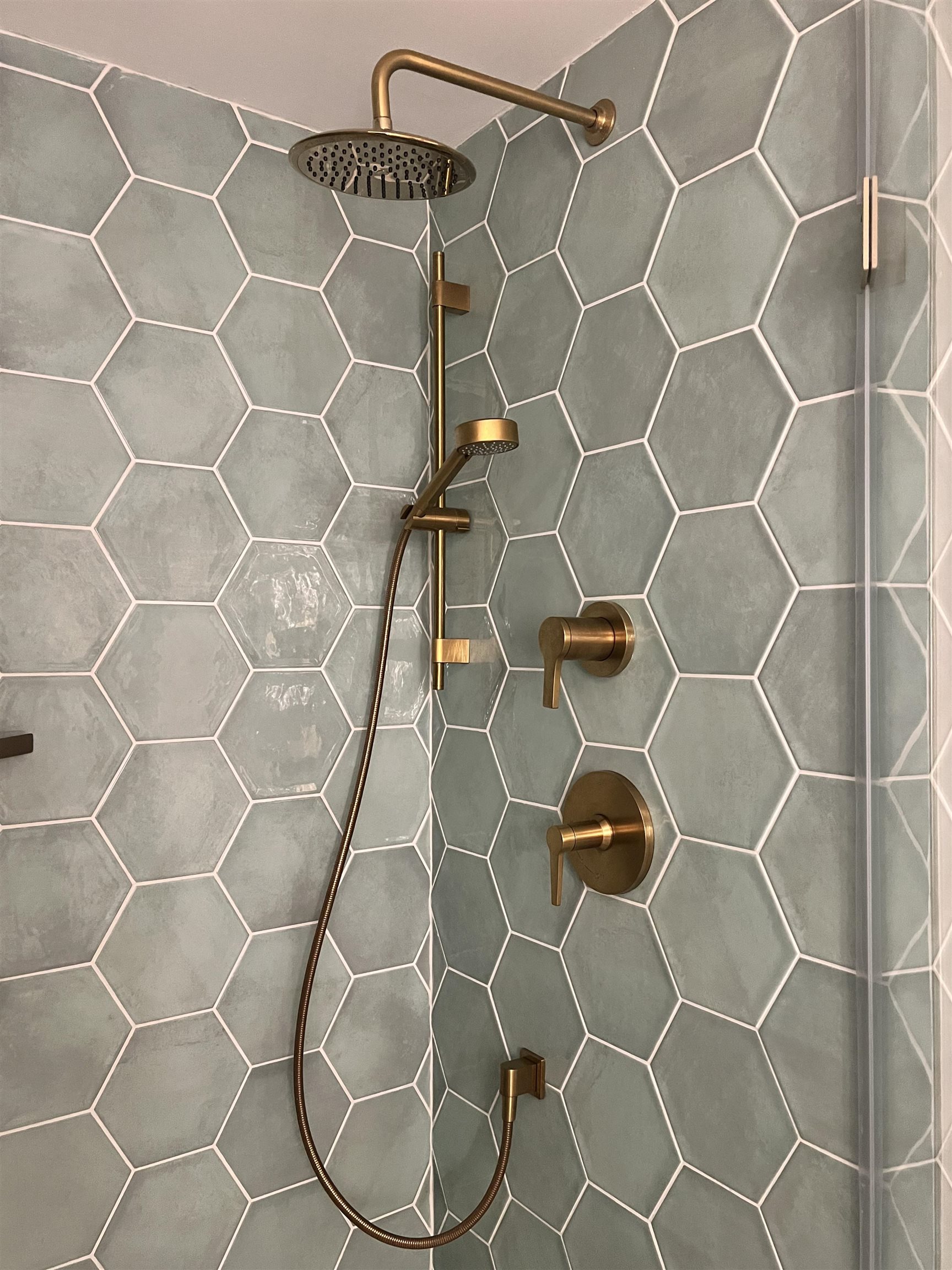 300 North River Road Unit: 112