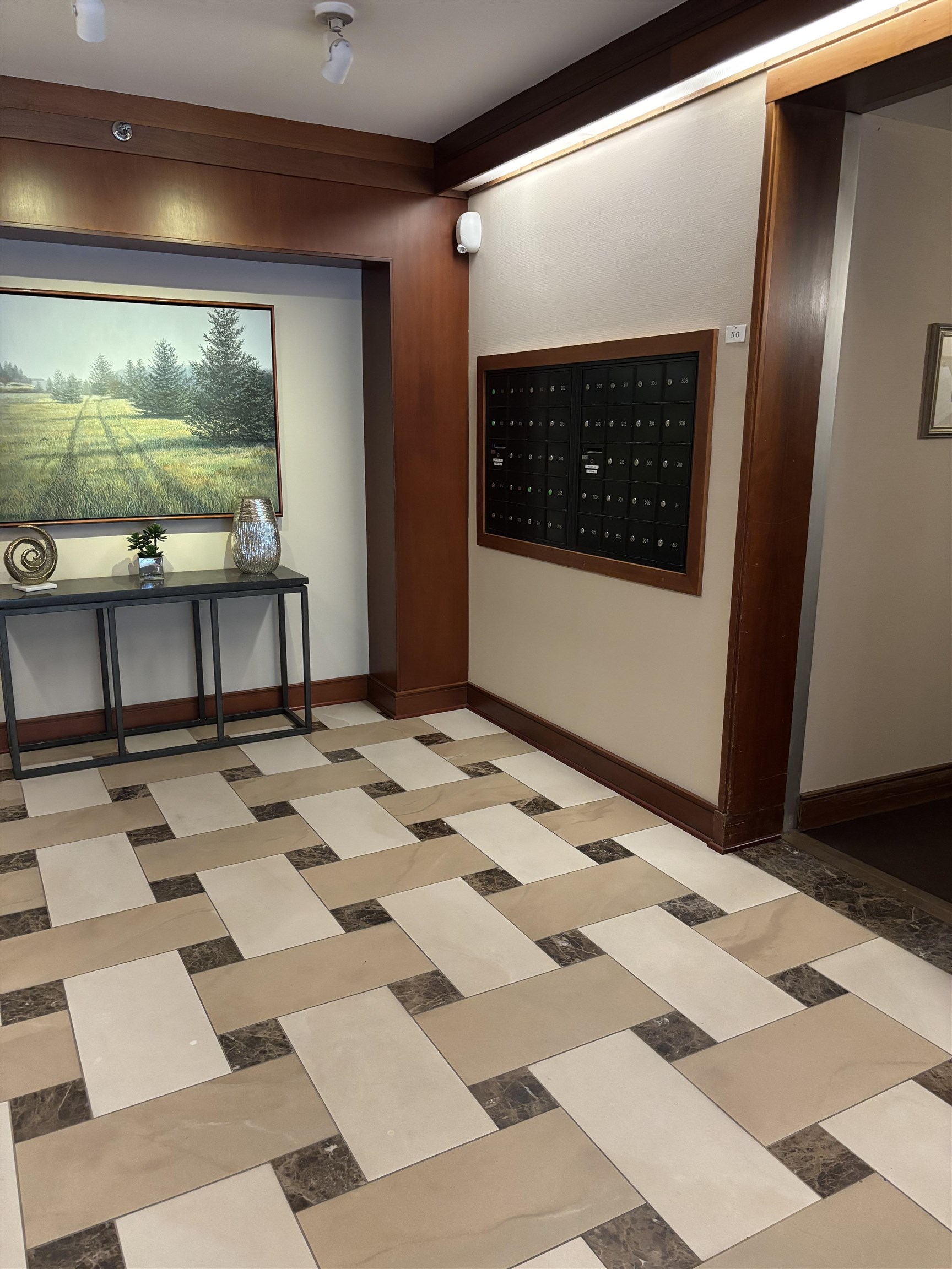 300 North River Road Unit: 112