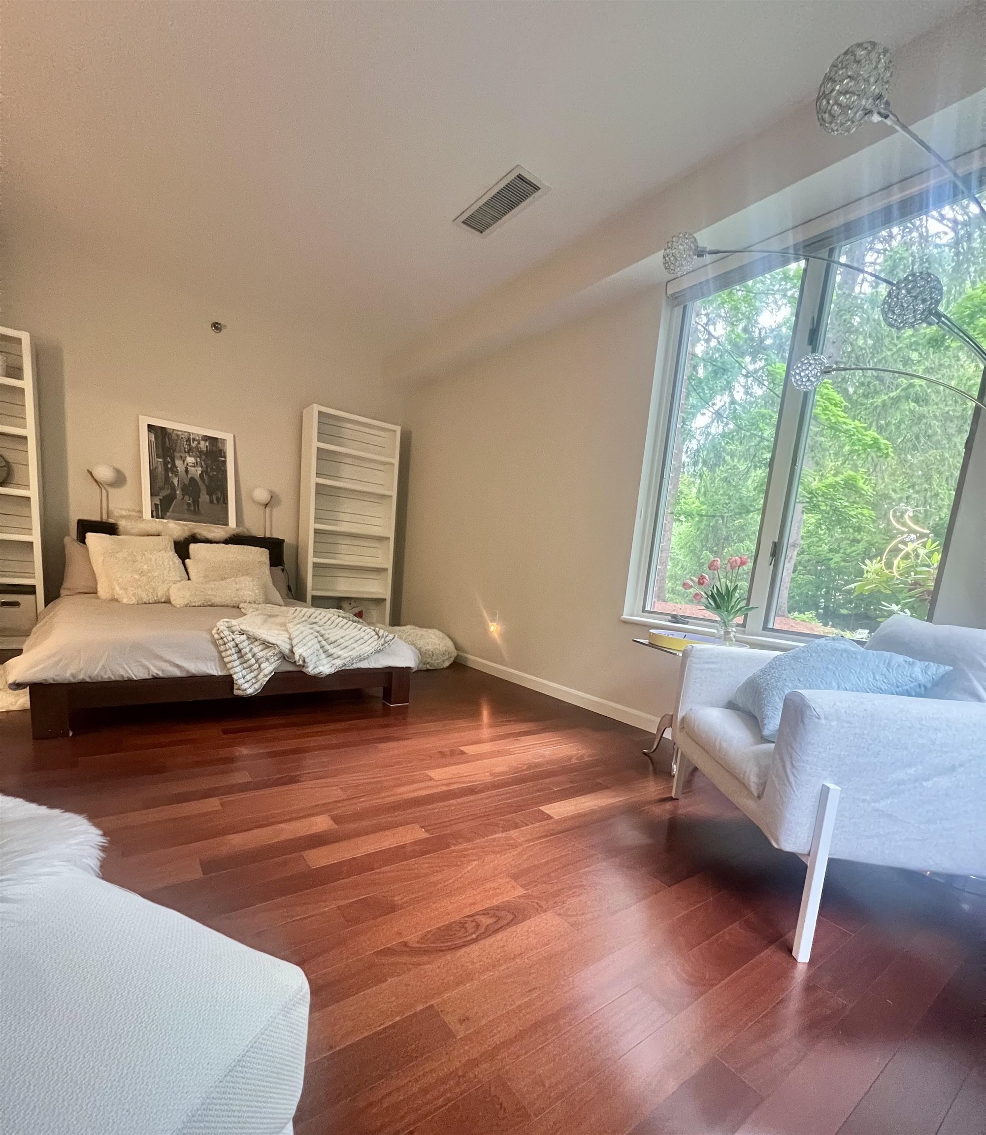 300 North River Road Unit: 112