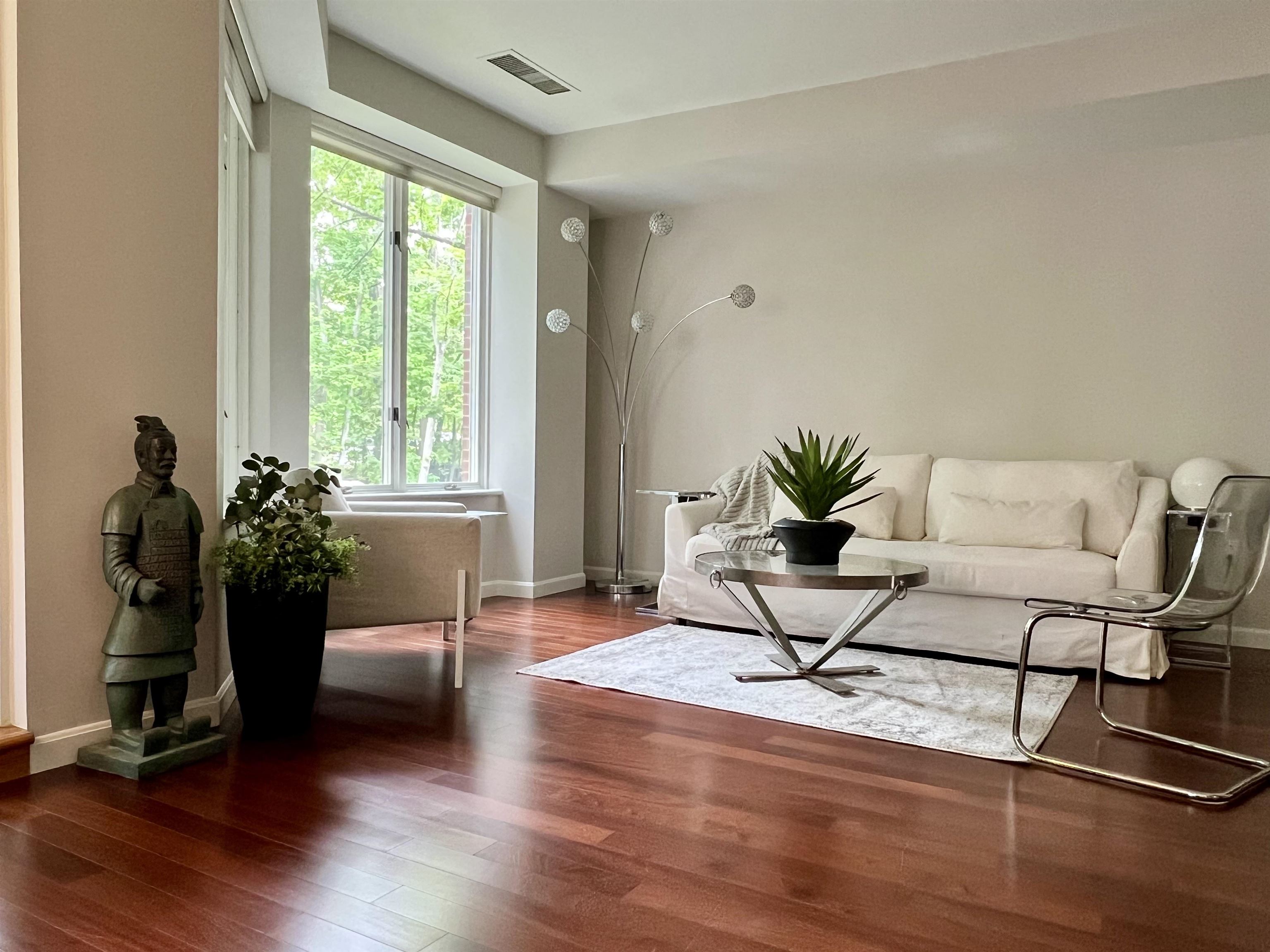 300 North River Road Unit: 112
