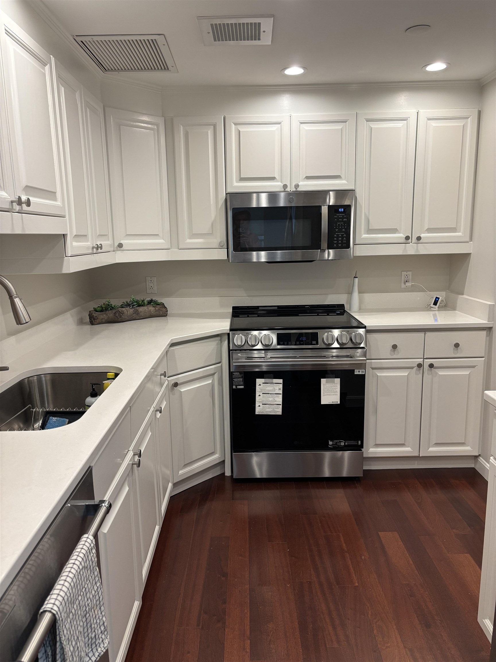 300 North River Road Unit: 112