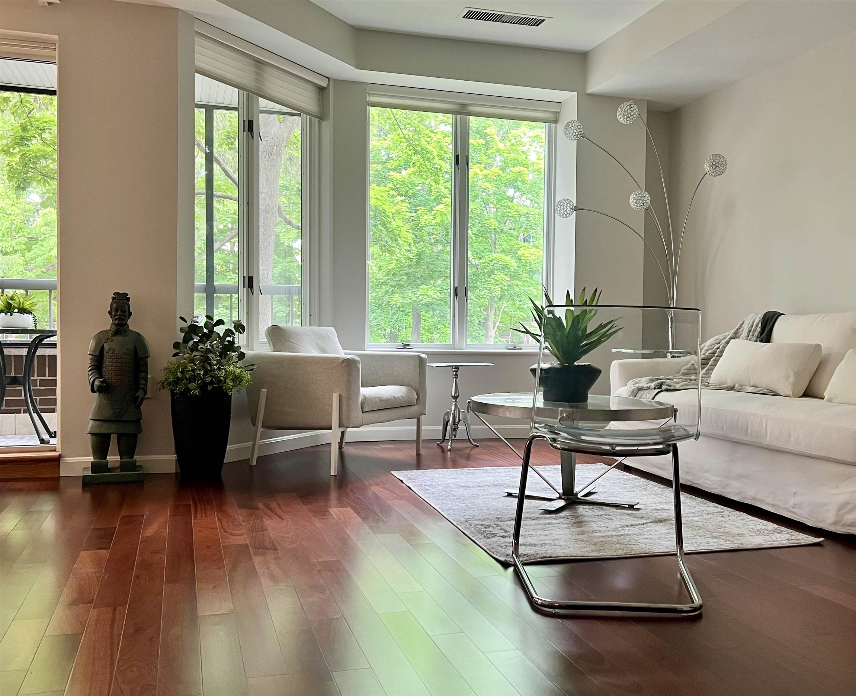 300 North River Road Unit: 112
