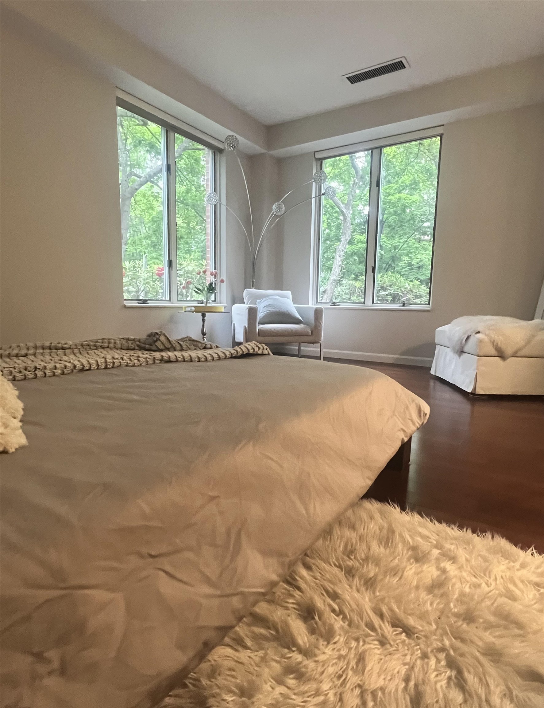 300 North River Road Unit: 112
