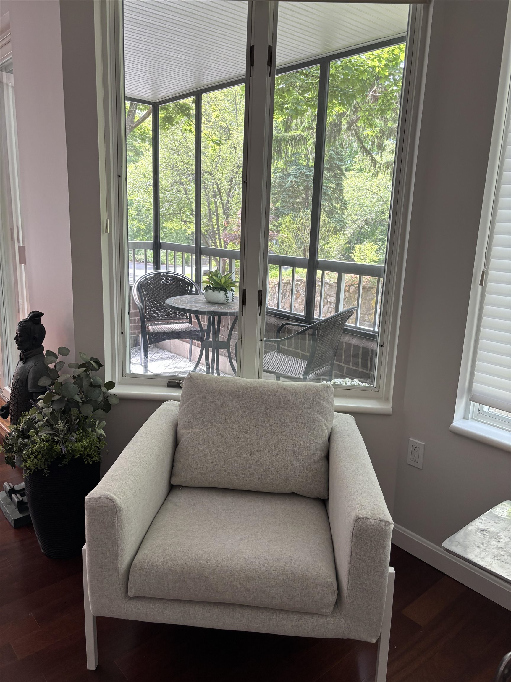 300 North River Road Unit: 112