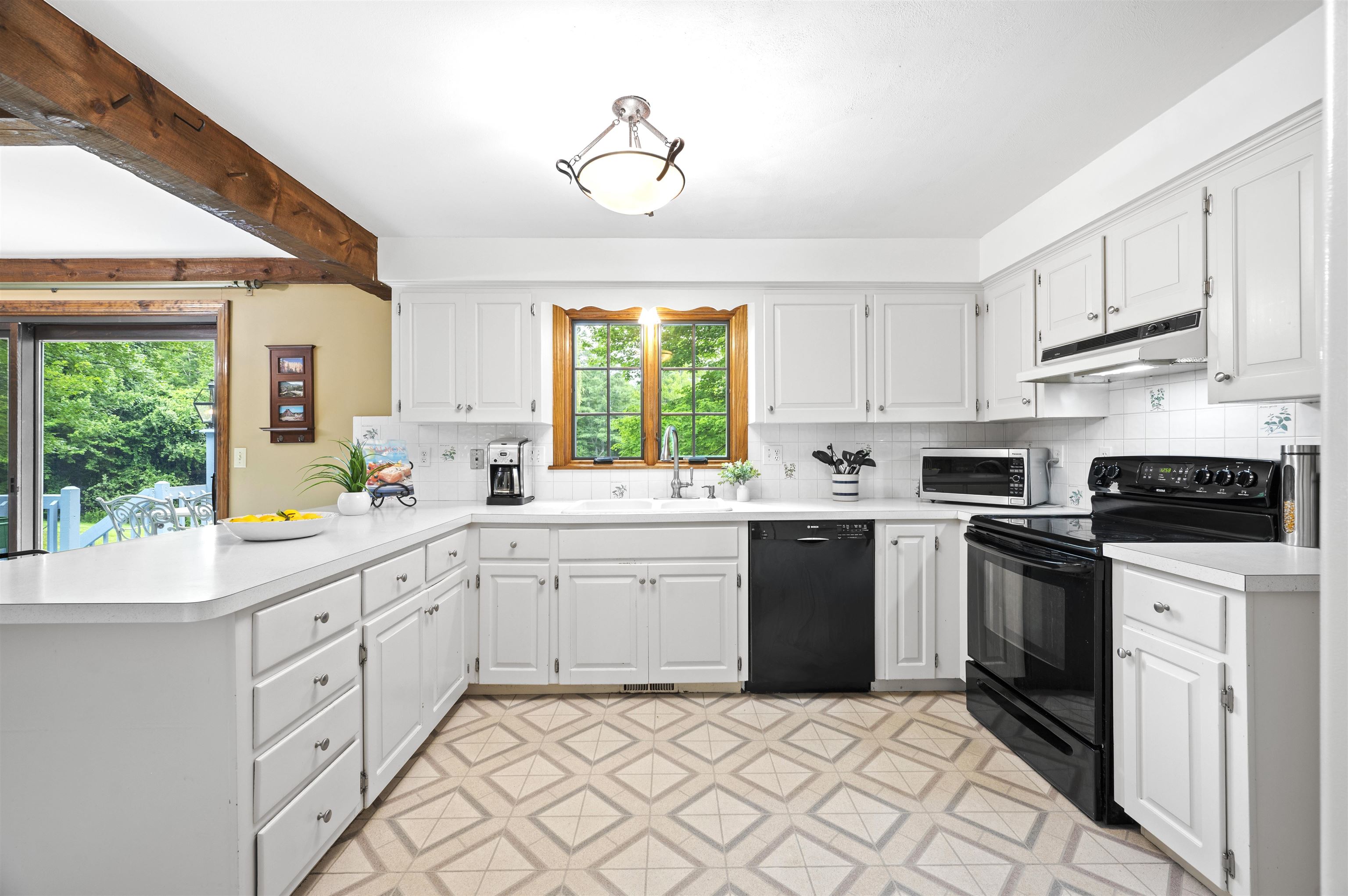 10 Candlewood Drive
