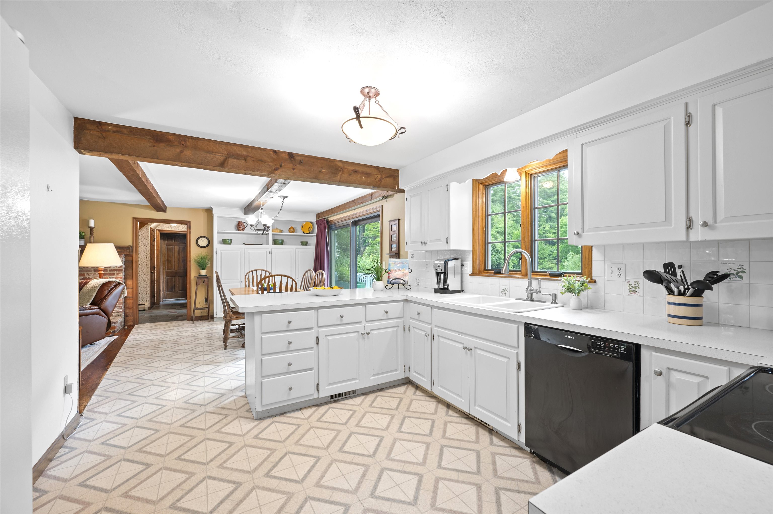 10 Candlewood Drive