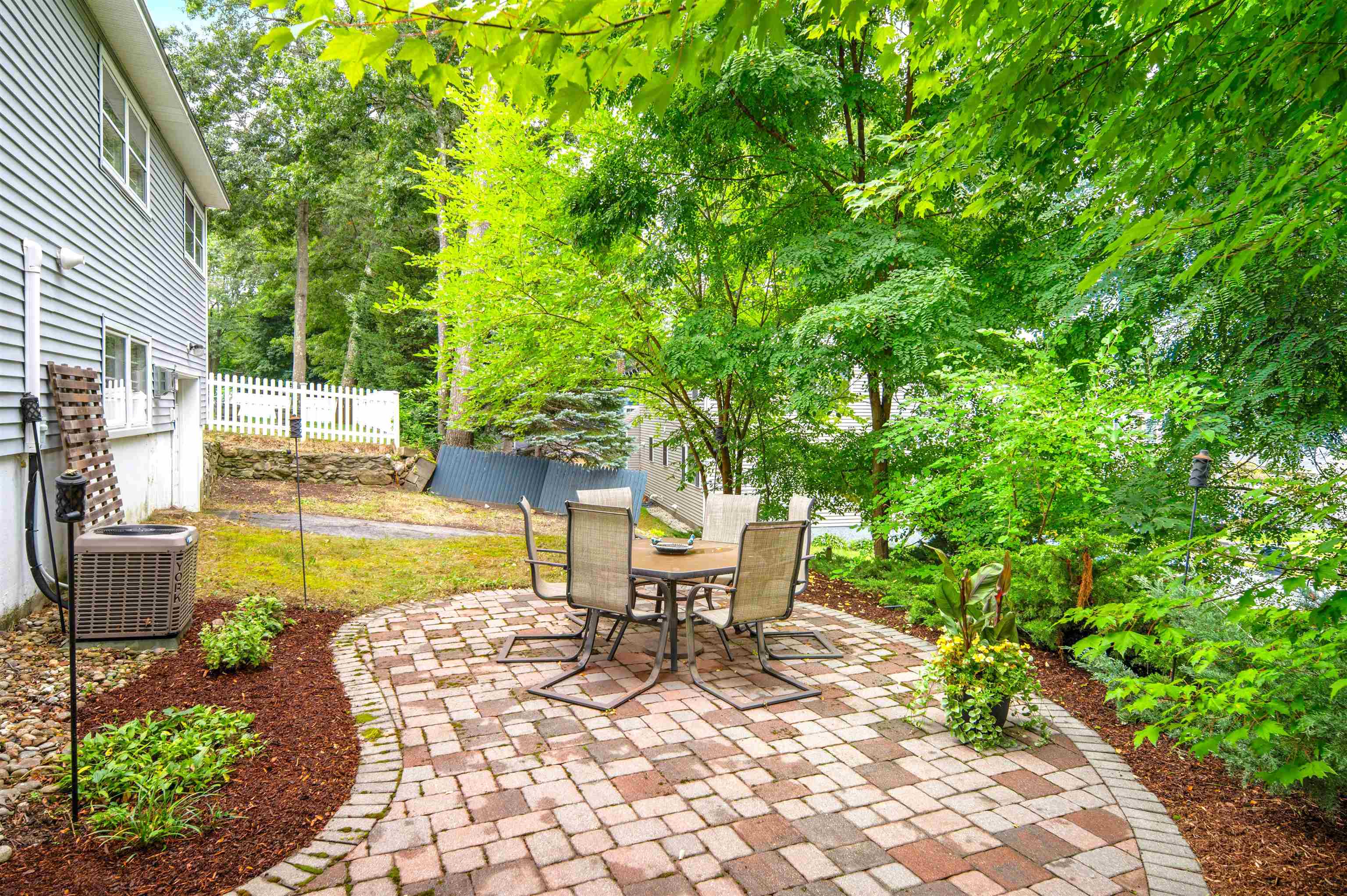 16 Hillside Drive
