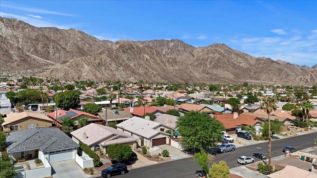 52945 Avenida Herrera