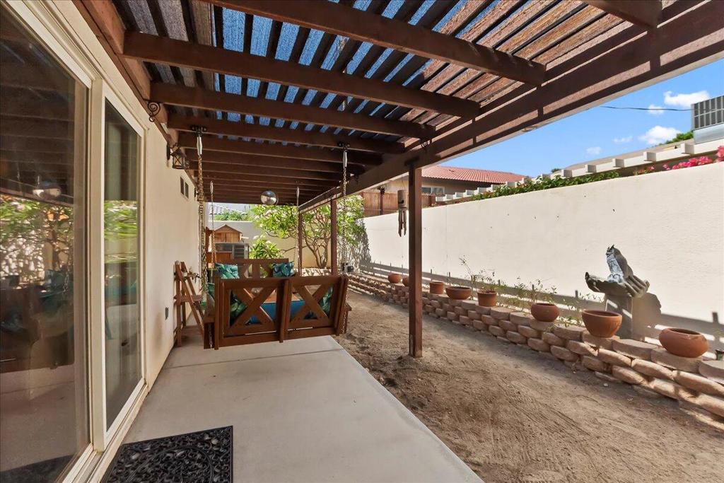 52945 Avenida Herrera