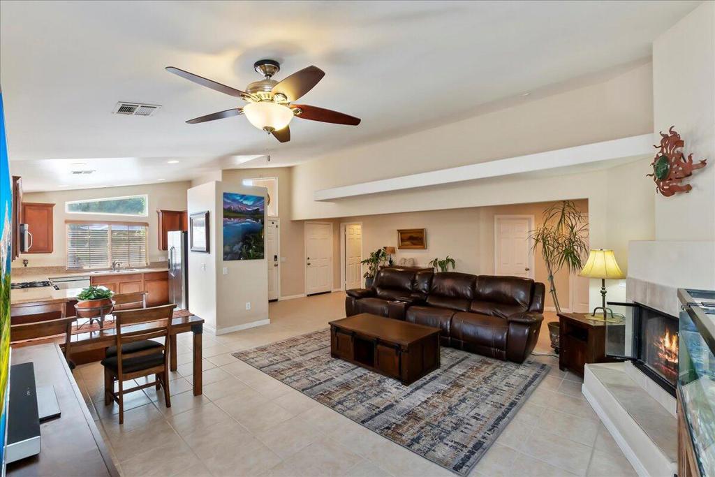 52945 Avenida Herrera