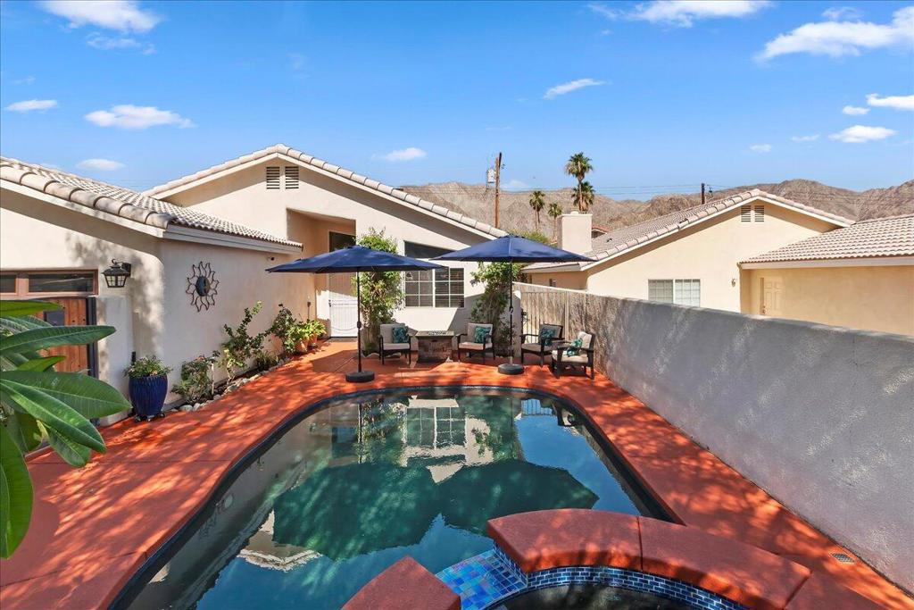 52945 Avenida Herrera