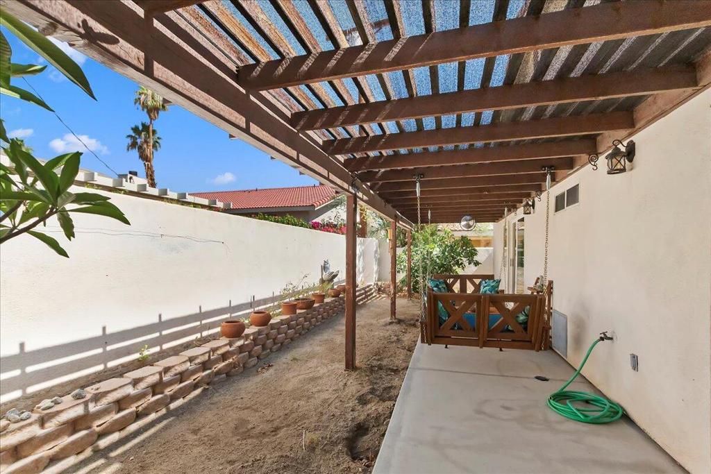 52945 Avenida Herrera