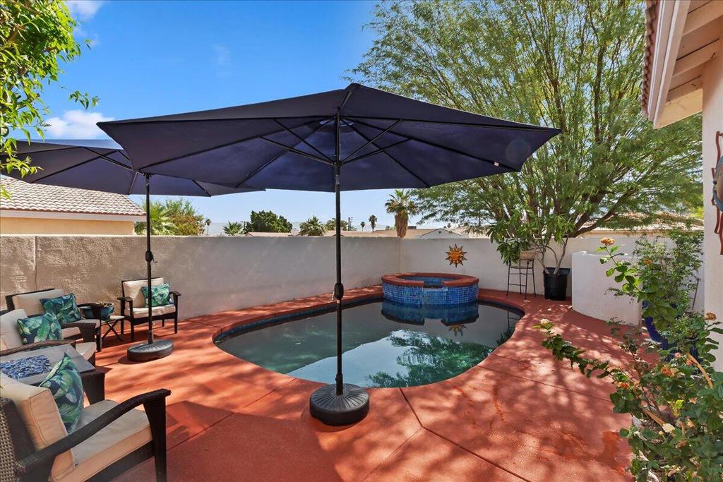 52945 Avenida Herrera