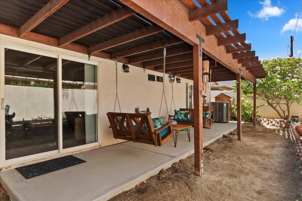 52945 Avenida Herrera