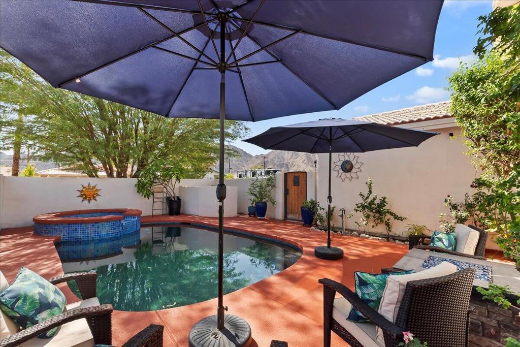 52945 Avenida Herrera