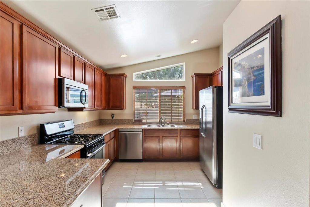 52945 Avenida Herrera