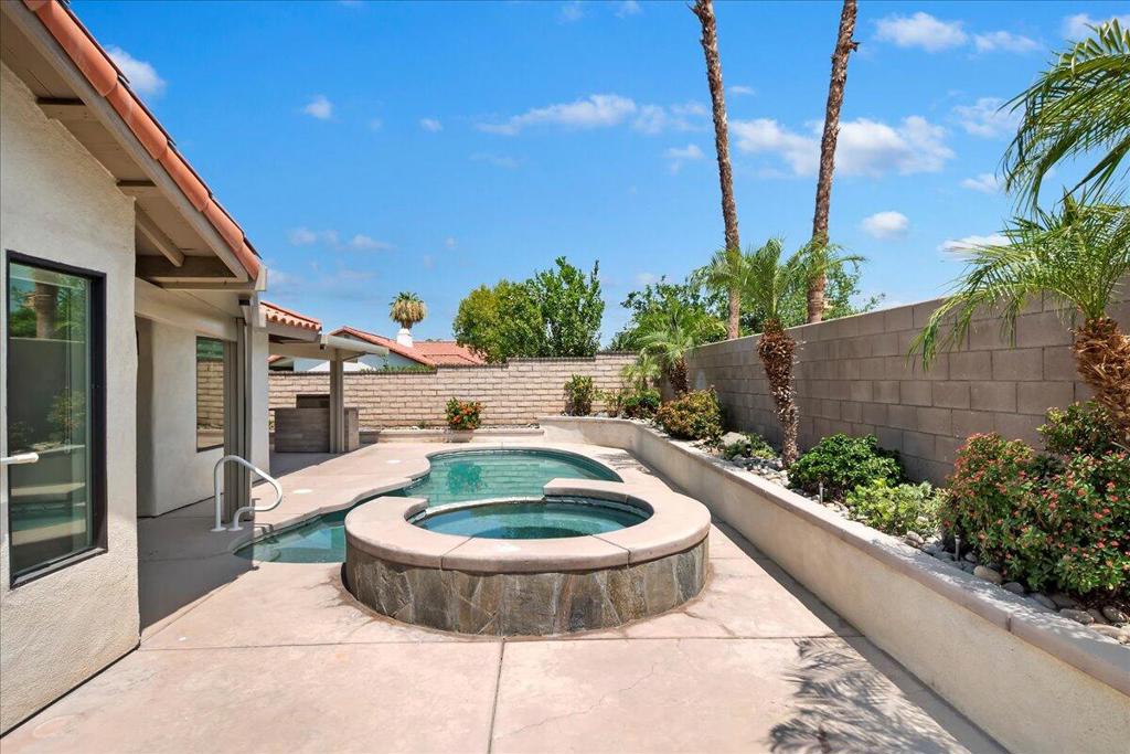 75307 La Cresta Drive