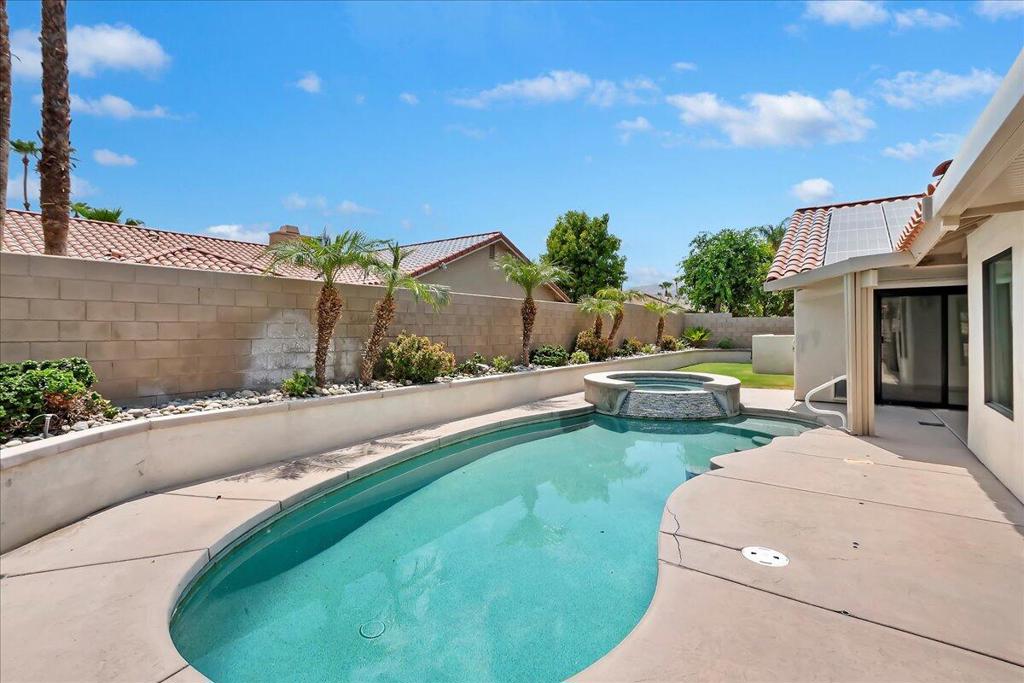 75307 La Cresta Drive