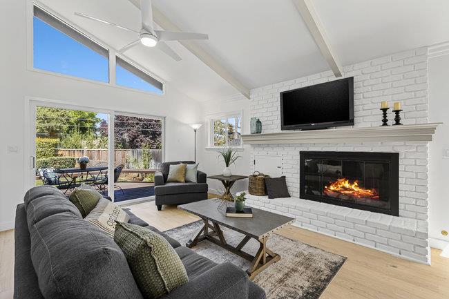 975 W Dunne AVE
