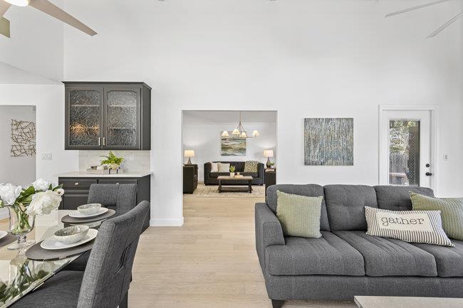 975 W Dunne AVE
