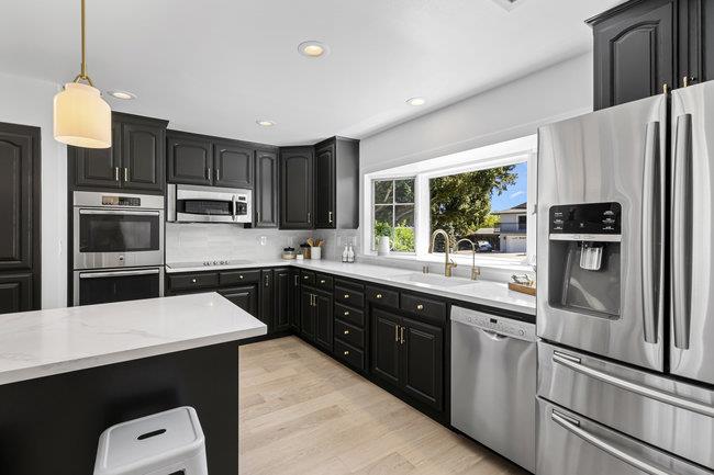 975 W Dunne AVE