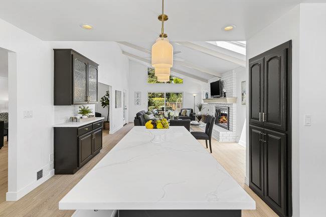 975 W Dunne AVE