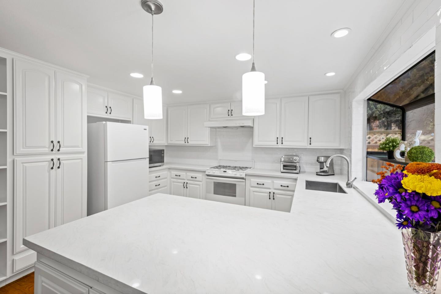 463 Curie DR