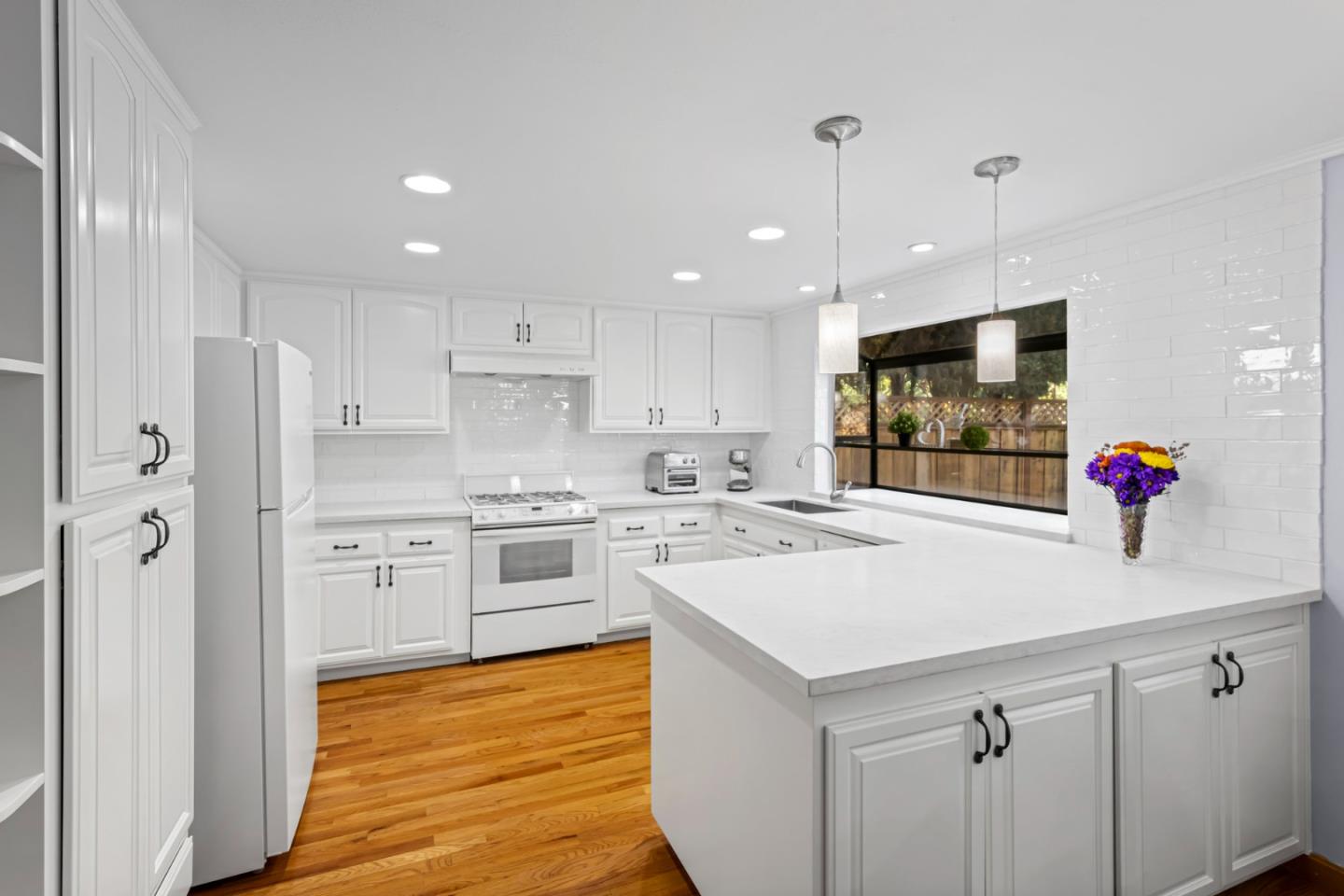 463 Curie DR
