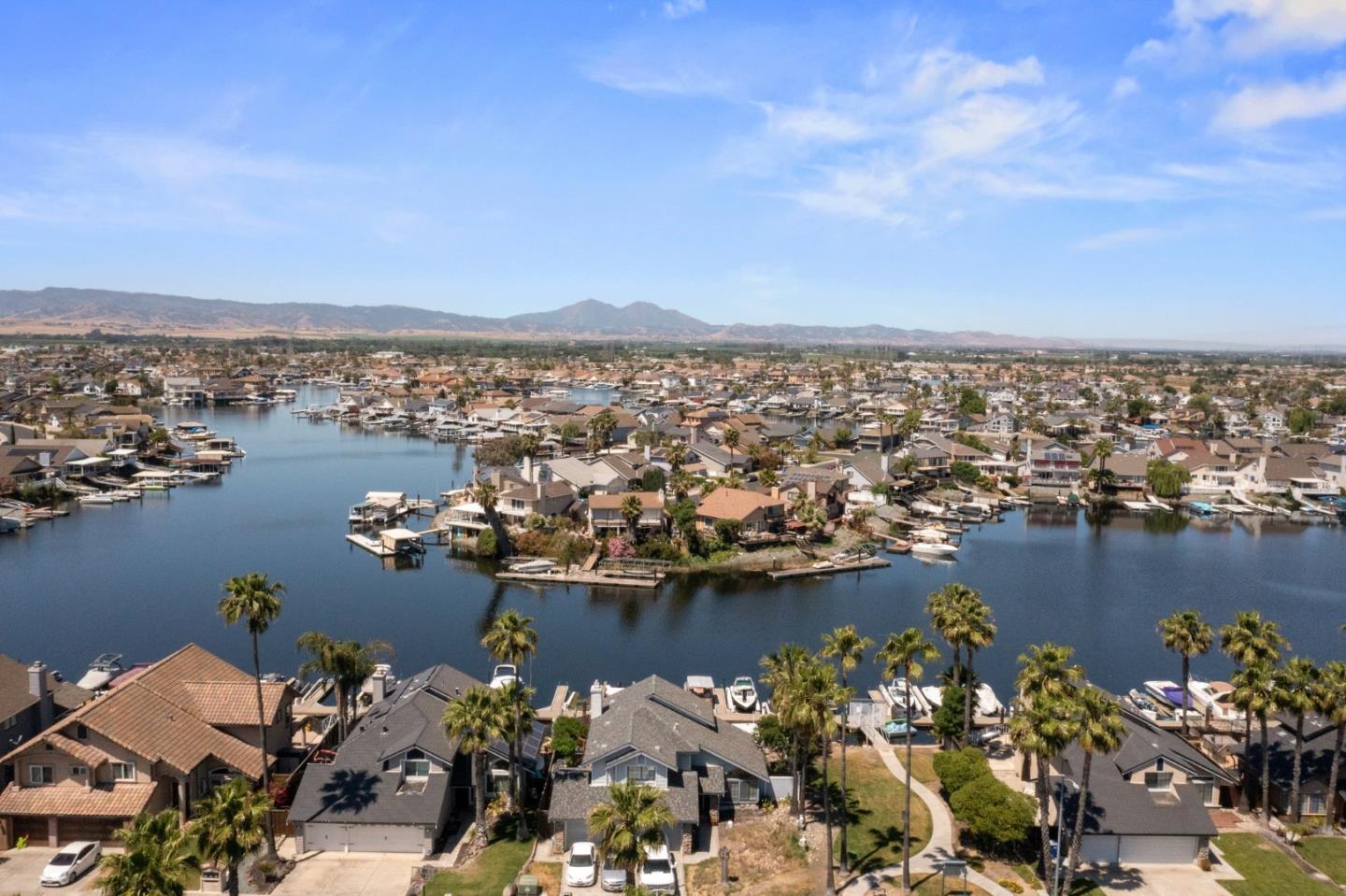 2110 Largo CT