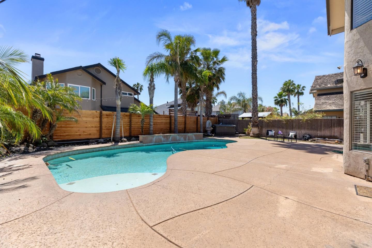 2110 Largo CT