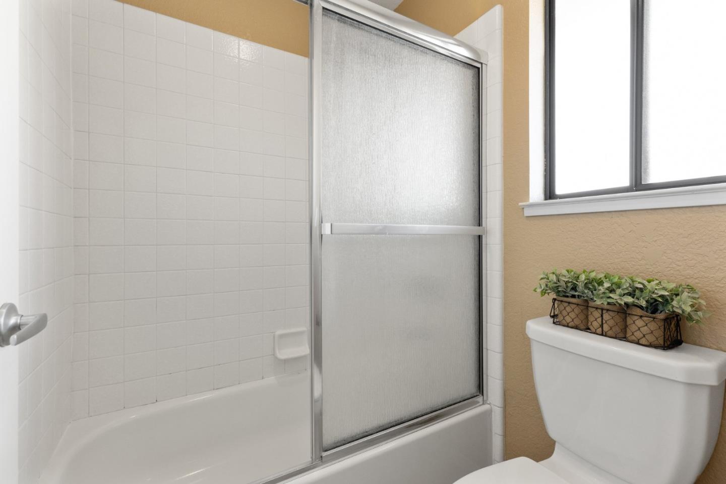 2110 Largo CT