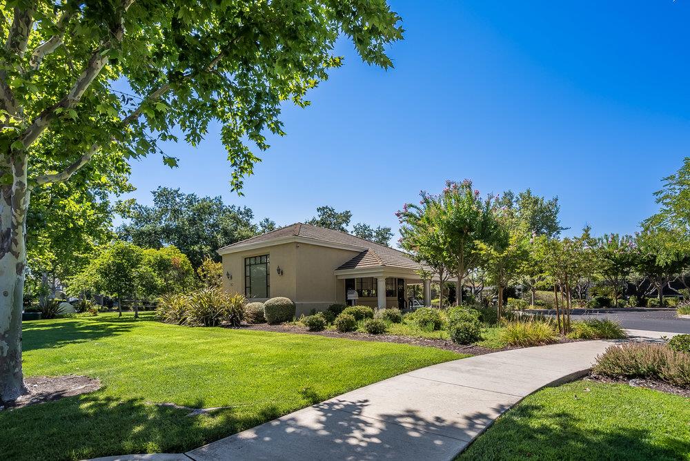 2061 Newton DR