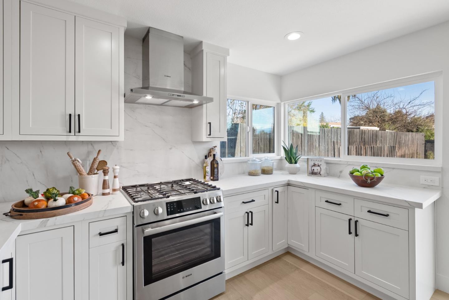 4546 Jonquil DR